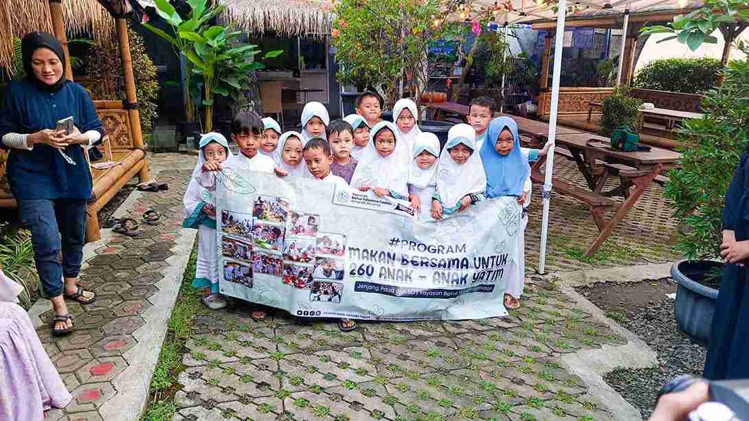 Foto Dokumentasi Anak Yatim