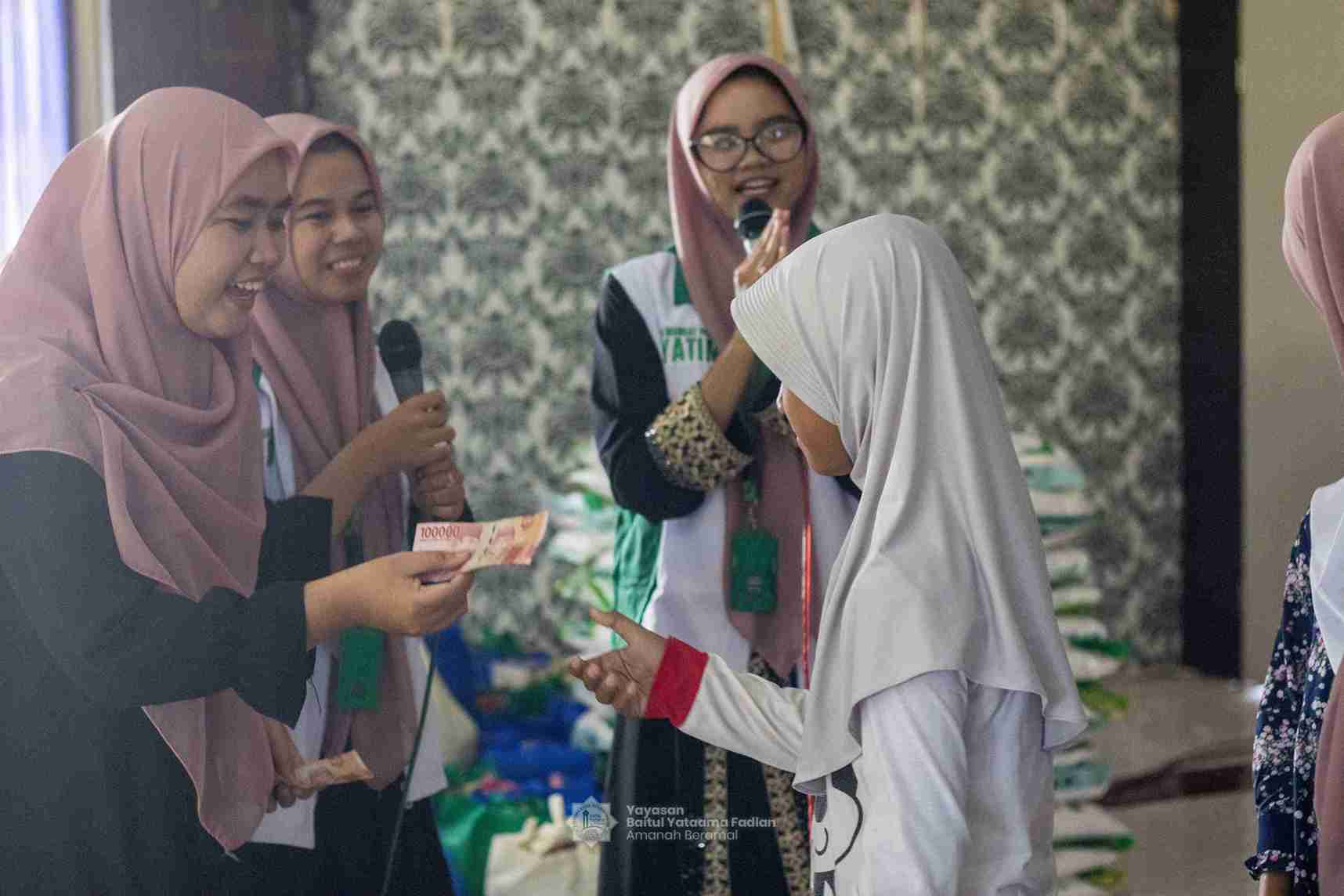 Foto Dokumentasi Anak Yatim
