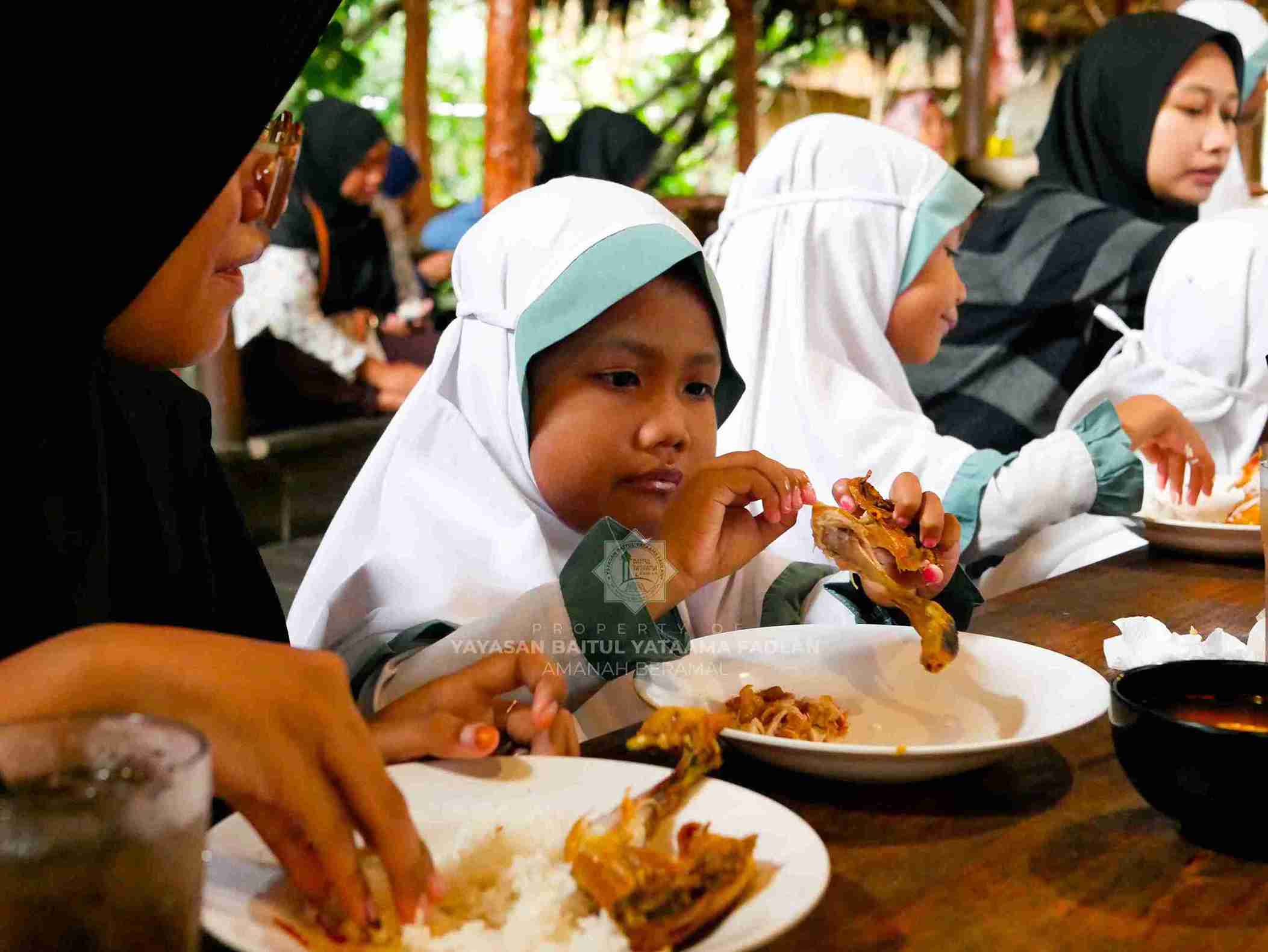 Foto Dokumentasi Anak Yatim