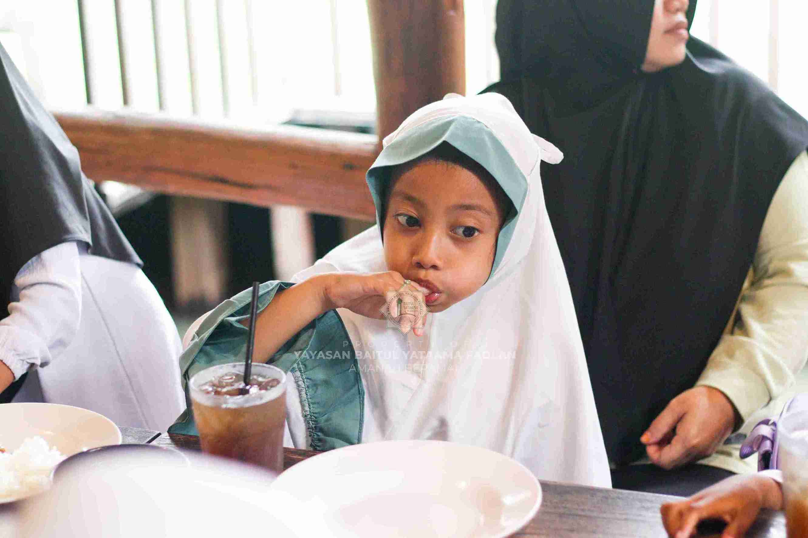 Foto Dokumentasi Anak Yatim