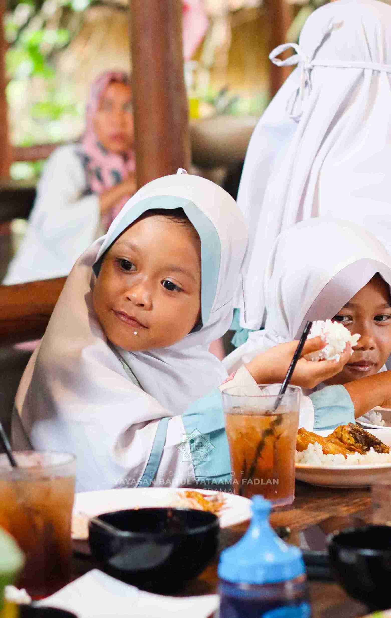 Foto Dokumentasi Anak Yatim